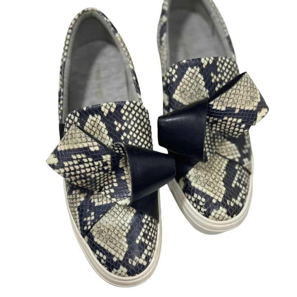 NINE WEST Women's Leather Faux Snakeskin Slip Ons Size 8.5 Med Sneakers Bows EUC